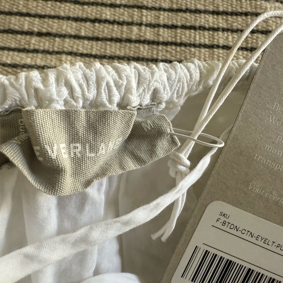 EVERLANE | White Cotton Eyelet Puff Sleeve Top | Women’s | Size M | NWT - Picture 4 of 7